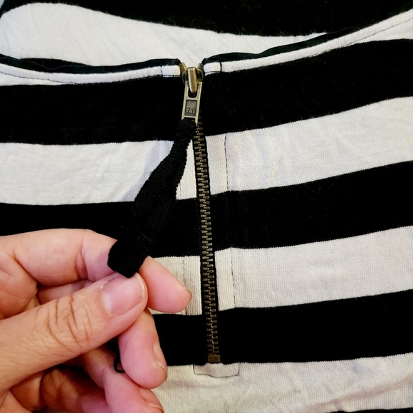 Ann Taylor Loft Black White Stripe Zip Back Top Women's Small S Soft Lightweight - Picture 5 of 7